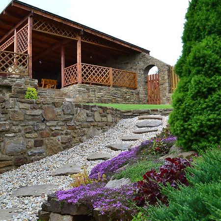 Privat Julia Hotel Vrbov Exterior photo