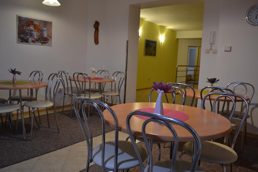 Privat Julia Hotel Vrbov Exterior photo
