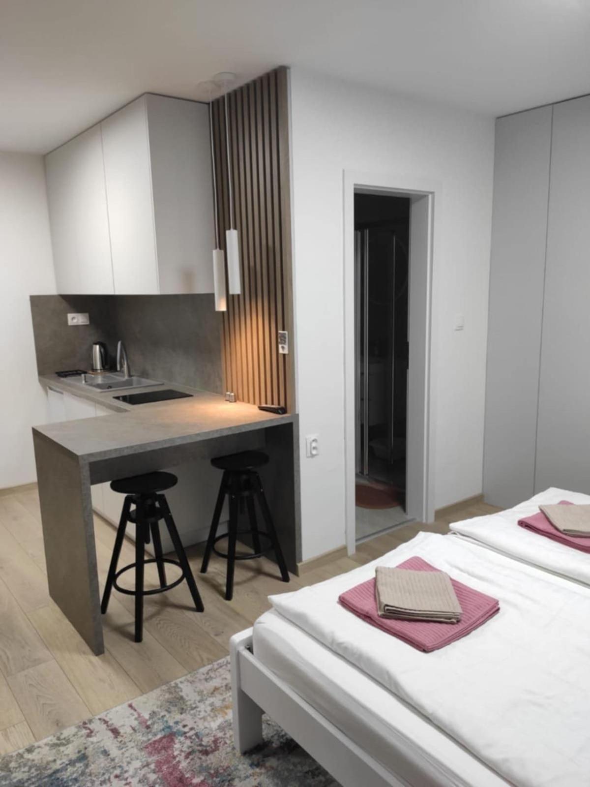 Privat Julia Hotel Vrbov Exterior photo