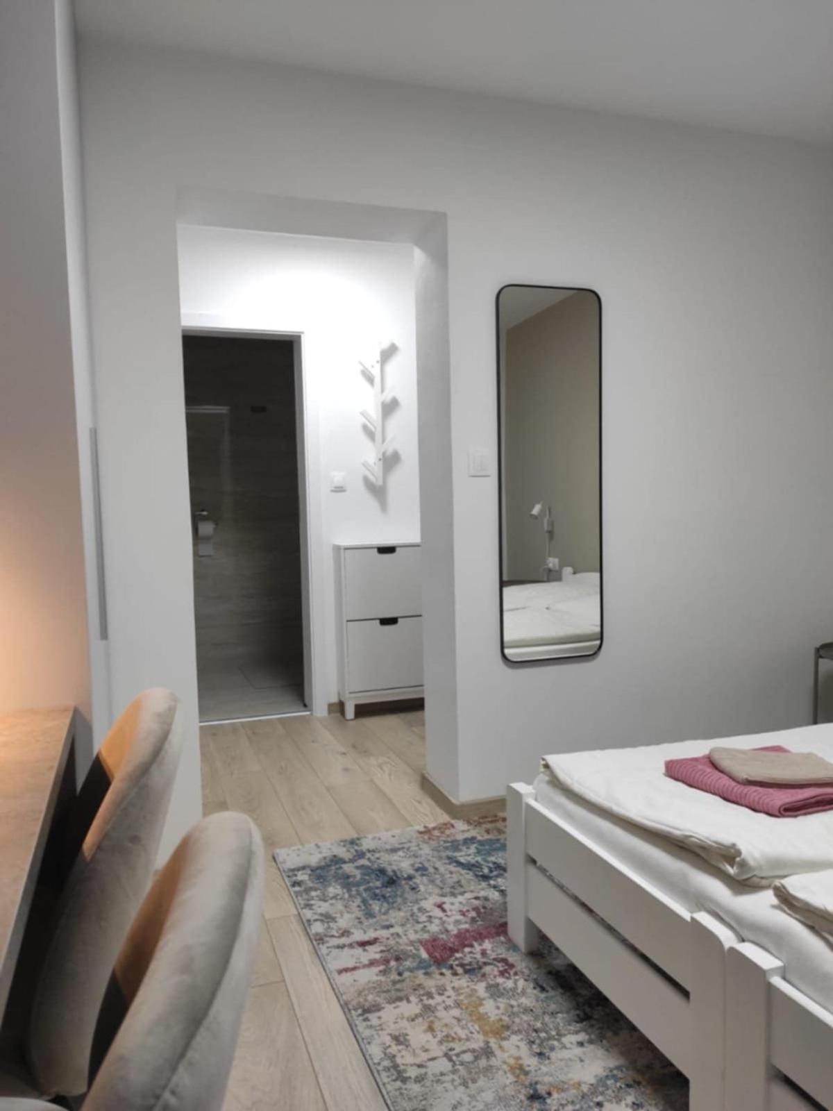 Privat Julia Hotel Vrbov Exterior photo