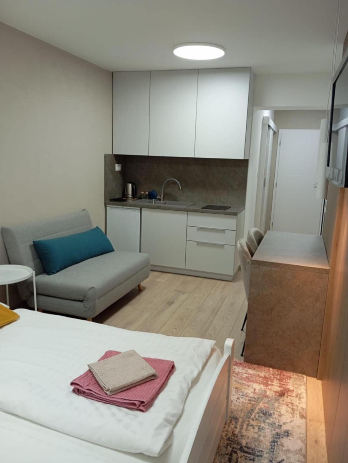 Privat Julia Hotel Vrbov Exterior photo