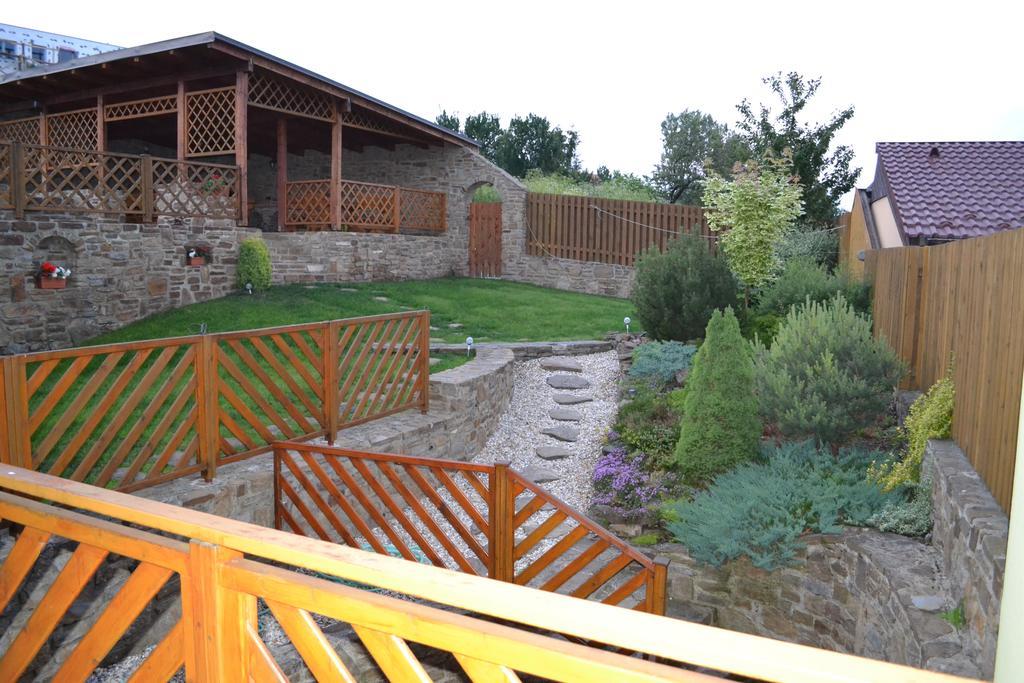 Privat Julia Hotel Vrbov Exterior photo