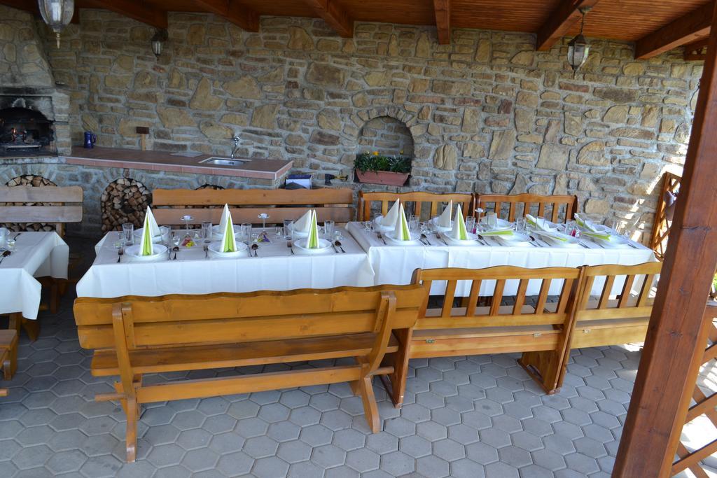 Privat Julia Hotel Vrbov Exterior photo